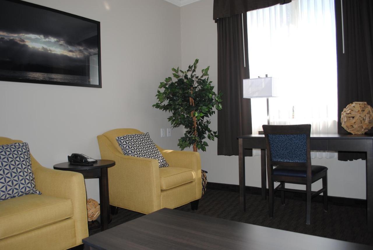 Days & By Wyndham Hotel